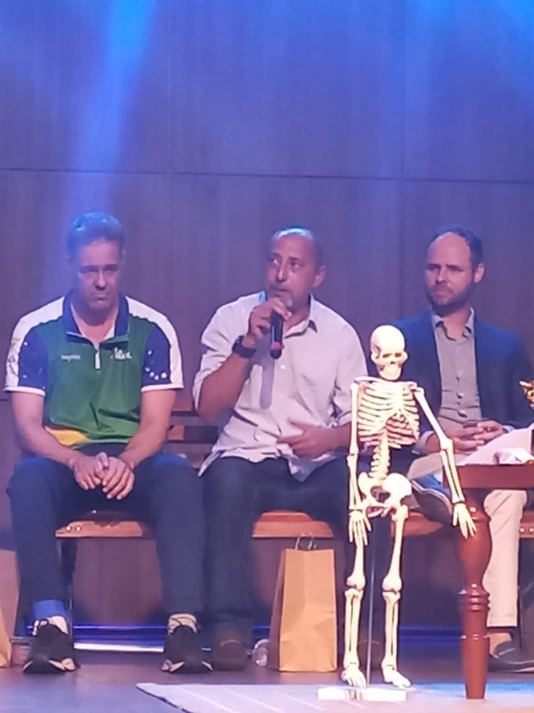 Ex-aluno e Presidente da Federação de Floorball é Homenageado na UNASP em Celebração aos 25 Anos de Educação Física