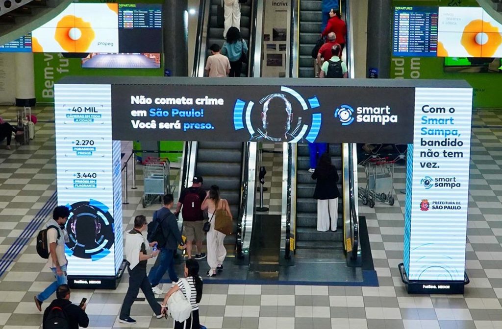 Smart Sampa chega ao Aeroporto de Congonhas: câmeras inteligentes monitoram áreas estratégicas de embarque e desembarque Segundo aeroporto mais movimentado do país agora conta com sistema inteligente da Prefeitura para reforçar a segurança