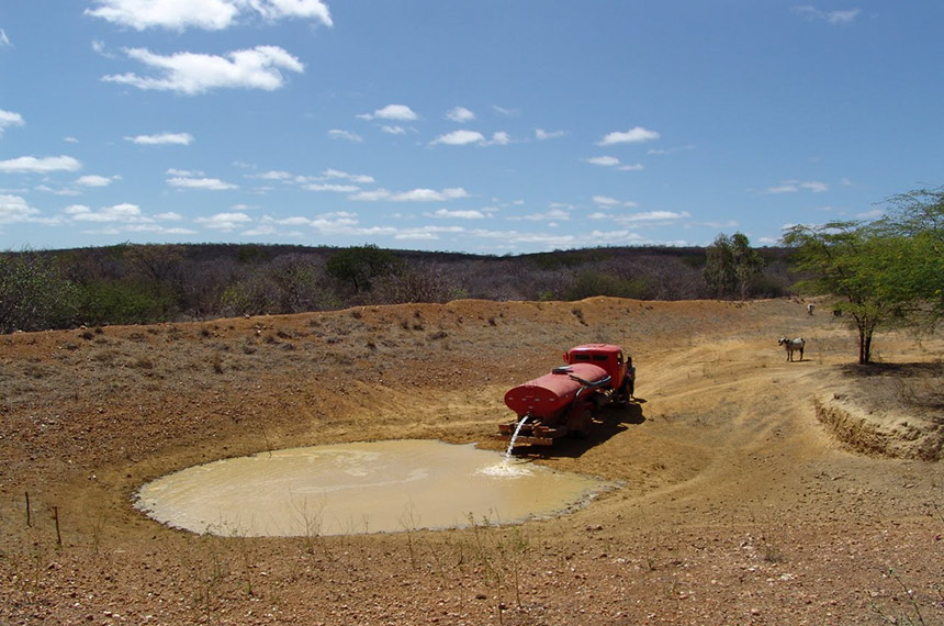 Plenário pode votar garantia de acesso a água e alimento no Semiárido Plenário pode votar garantia de acesso a água e alimento no Semiárido